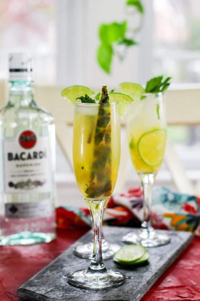 https://champagneandcoconuts.com/wp-content/uploads/2019/05/Pineapple-Mojito-Cocktail-Recipe-with-pineapple-spear-683x1024.jpg