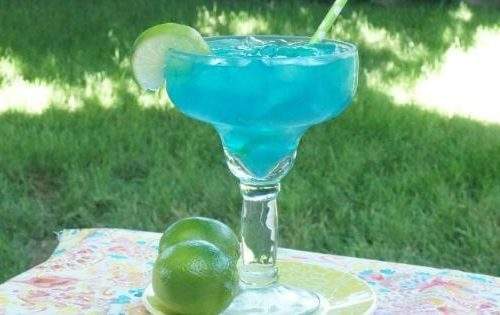 Easy Electric Blue Margarita Recipe with Blue Curacao | Champagne and  Coconuts